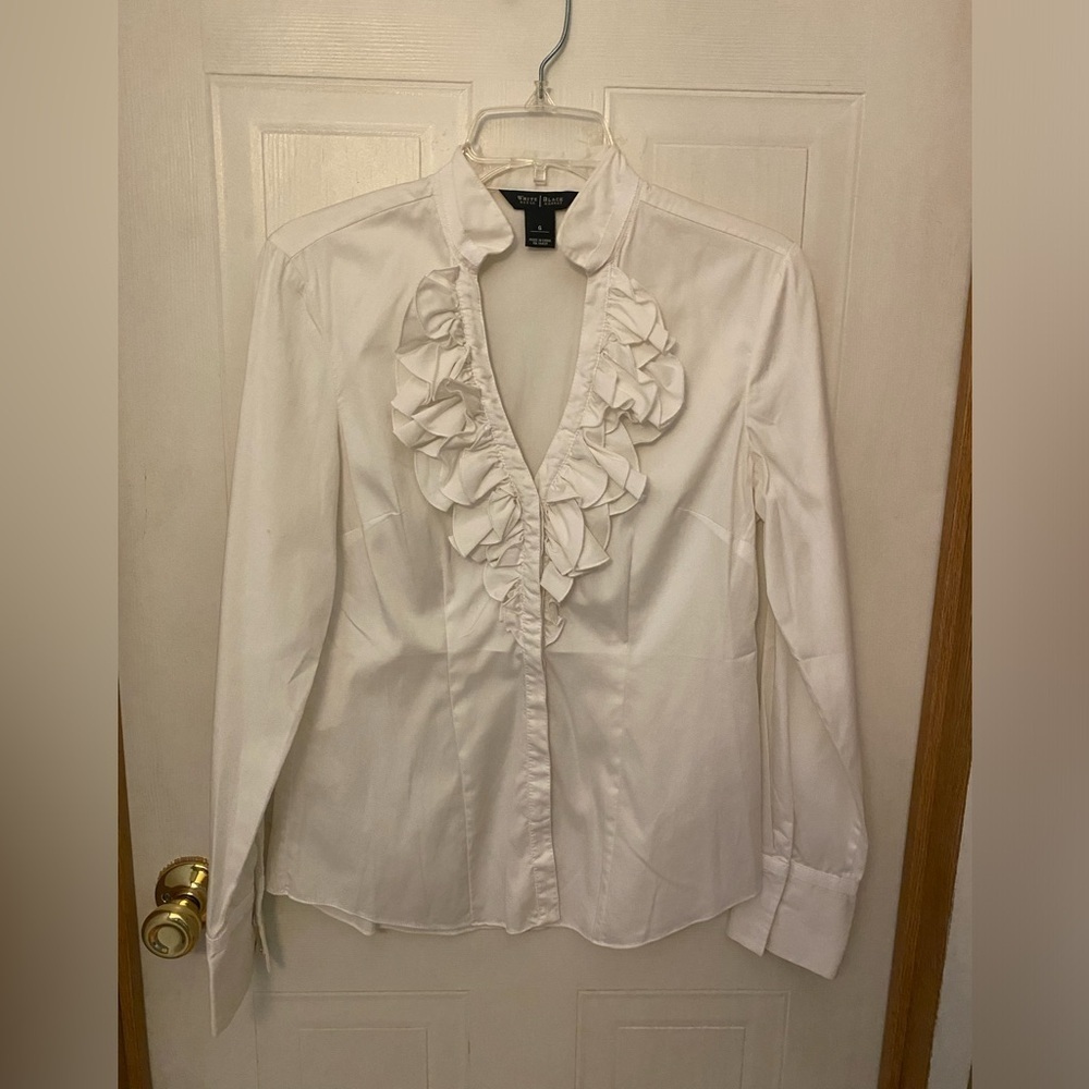 Romantic White House Black Market Ivory Ruffle Front Blouse 6